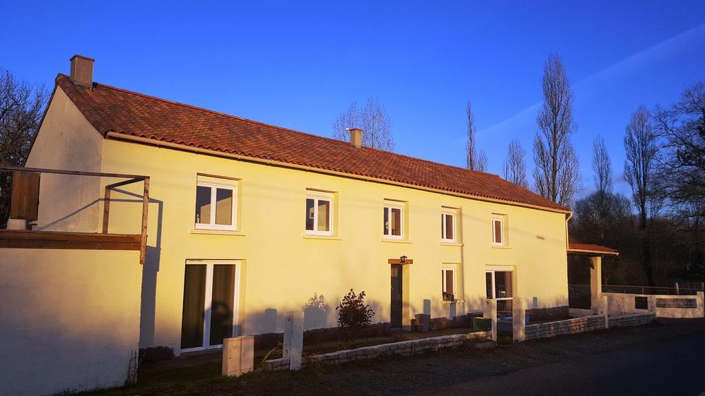 Hotel Domaine De L'Etanchet Saint-Hilaire-le-Vouhis Exterior foto